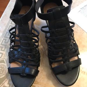 Women’s sz 9.5 American Eagle black wedge sandals